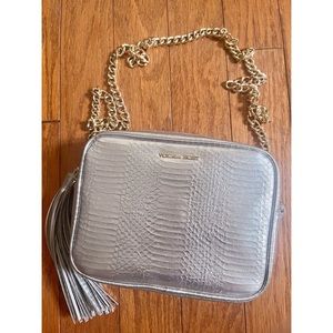 Victoria’s Secret Croc Print Crossbody | Gold Chain & tassel zipper.